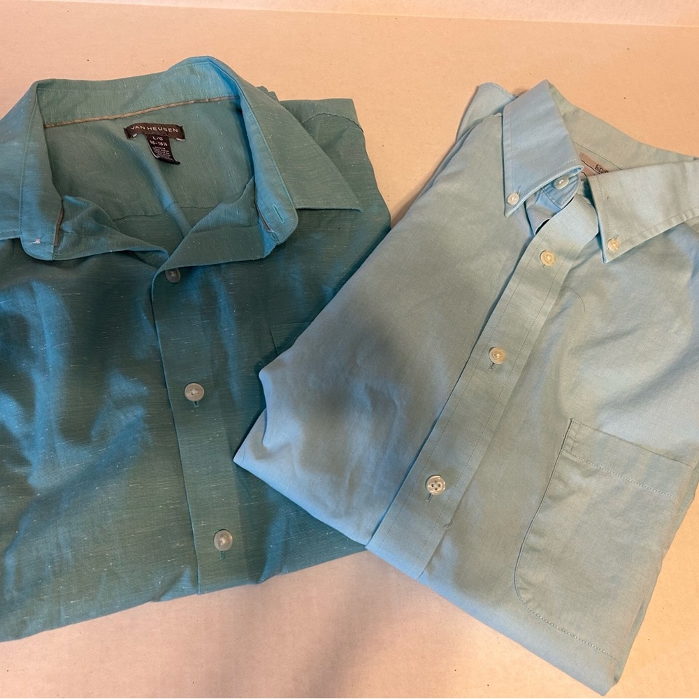Men’s short sleeve shirts size Large (2) Van Heusen, Croft and Barrow